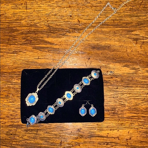 Turquoise Necklace Set - Picture 1 of 4